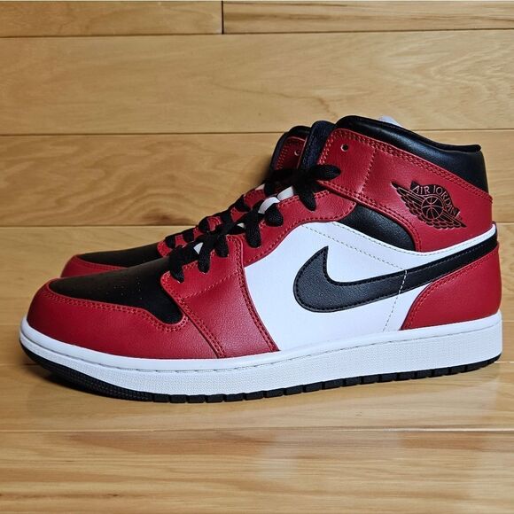 Nike Air Jordan 1 Retro MID Chicago Black Toe MENS Black Red Shoe 554724-069 - Picture 6 of 11
